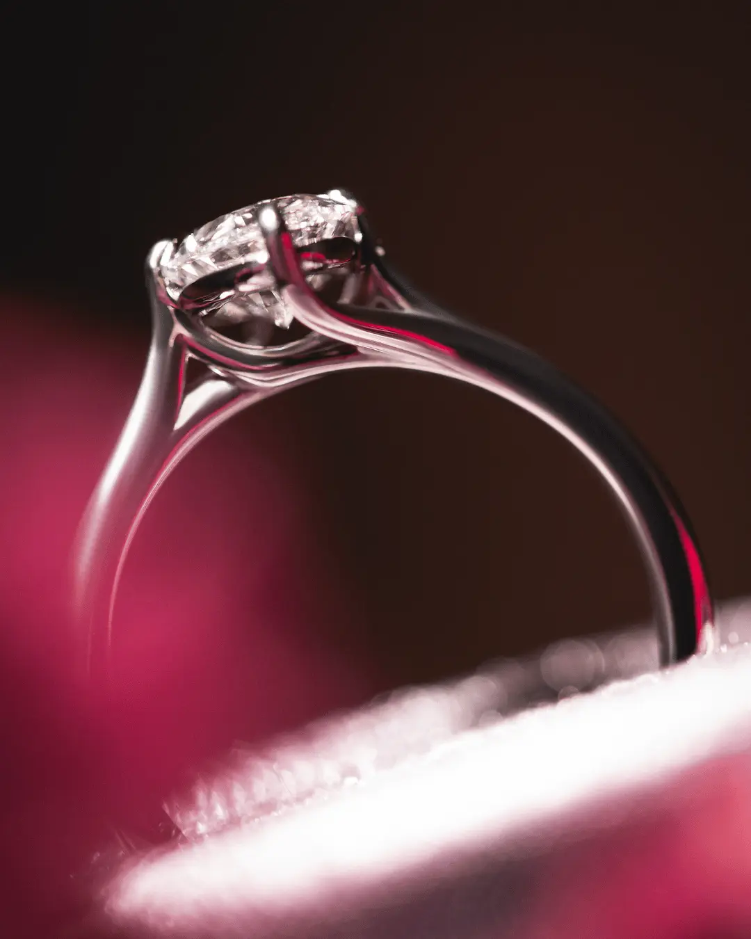 Anillo de compromiso con diamante diseñado por LOLŌ — Pieza 03