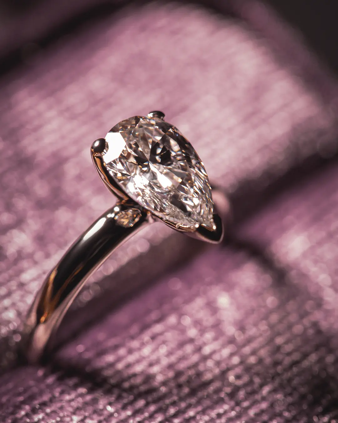 Anillo de compromiso con diamante diseñado por LOLŌ — Pieza 05